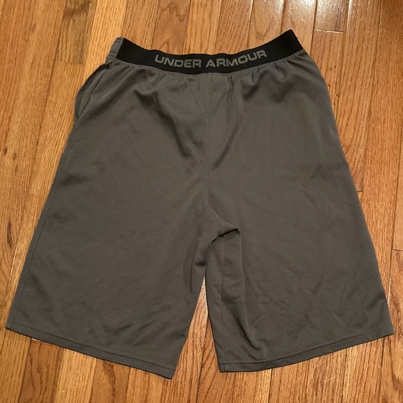 Under Armour athletic shorts - Picture 2 of 3